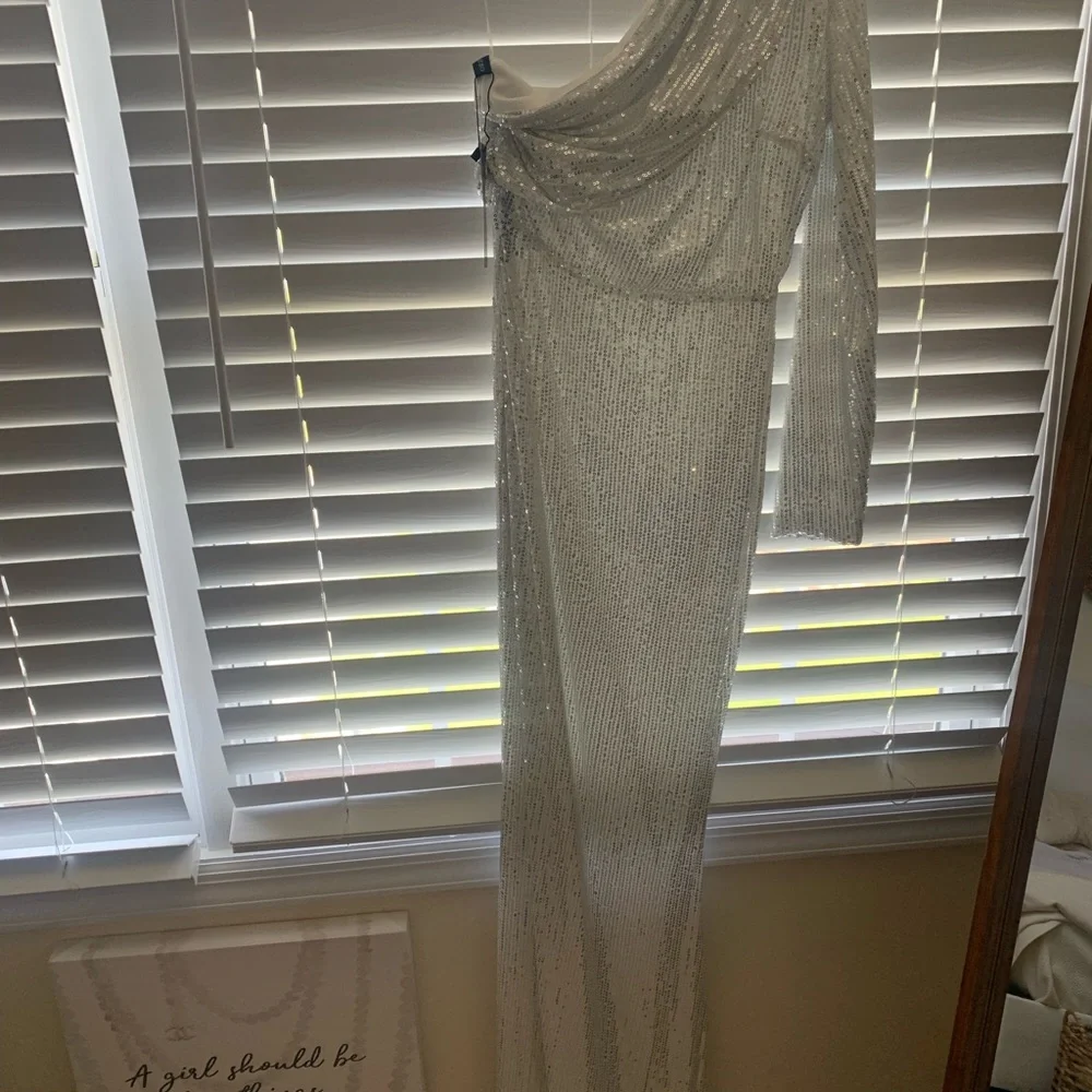 WHITE SEQUENCE GOWN 🤍 - Picture 3 of 7